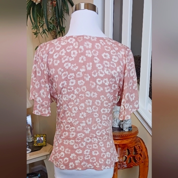 Hem & Thread Floral Ruched Front Top S Blush - Picture 3 of 11